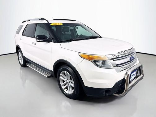 White Platinum Clearcoat Metallic 2014 Ford Explorer XLT