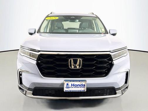 Sonic Gray Pearl 2025 Honda Pilot Sport