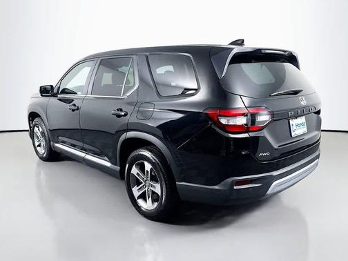 Crystal Black Pearl 2023 Honda Pilot EX-L 8-Passenger