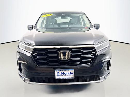 Crystal Black Pearl 2023 Honda Pilot EX-L 8-Passenger