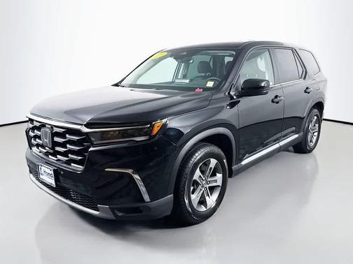Crystal Black Pearl 2023 Honda Pilot EX-L 8-Passenger