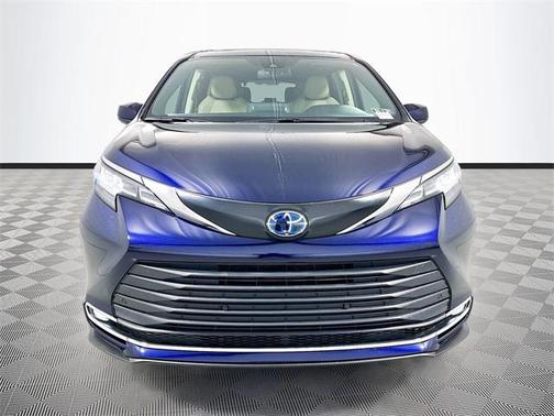 2023 Toyota Sienna XLE 7 Passenger