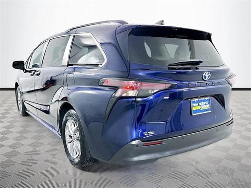 2023 Toyota Sienna XLE 7 Passenger