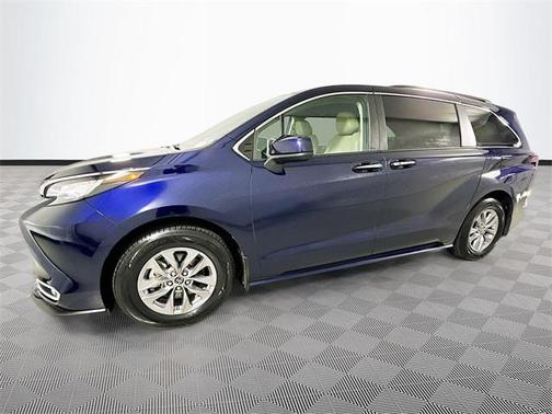 2023 Toyota Sienna XLE 7 Passenger