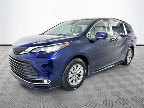 2023 Toyota Sienna XLE 7 Passenger