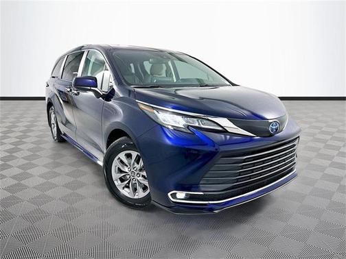 2023 Toyota Sienna XLE 7 Passenger