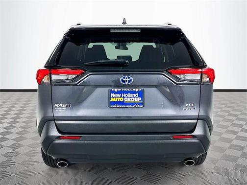 2022 Toyota RAV4 Hybrid XLE