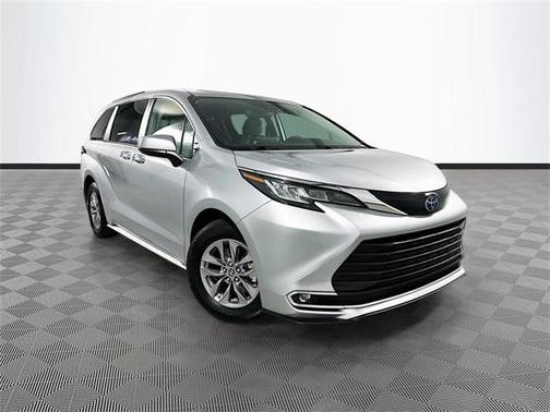 2022 Toyota Sienna XLE 7 Passenger