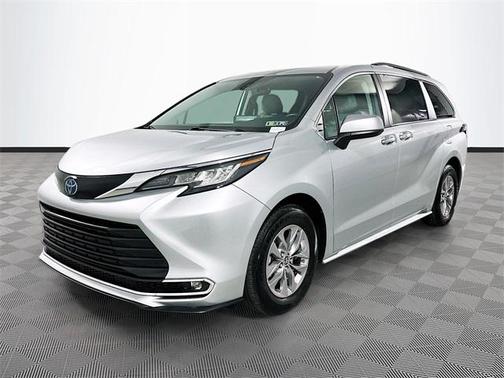 2022 Toyota Sienna XLE 7 Passenger