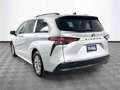2022 Toyota Sienna XLE 7 Passenger