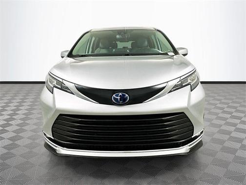 2022 Toyota Sienna XLE 7 Passenger