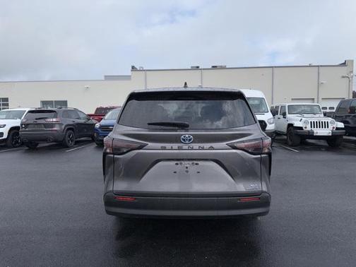 2023 Toyota Sienna XLE 8 Passenger