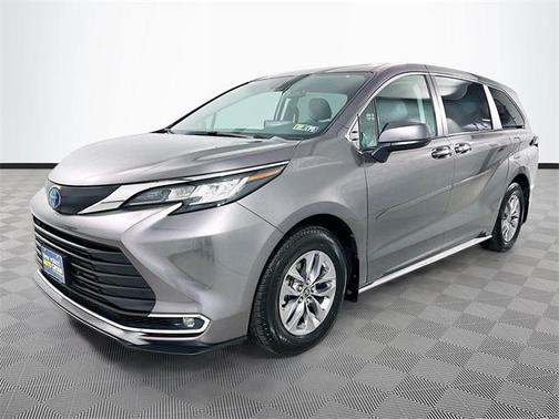 2023 Toyota Sienna XLE 8 Passenger