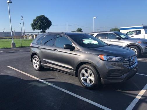 Photo 5 of 9 of 2020 Ford Edge SE