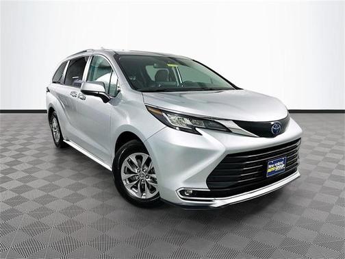2022 Toyota Sienna XLE 8 Passenger