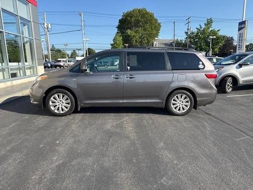 2016 Toyota Sienna XLE