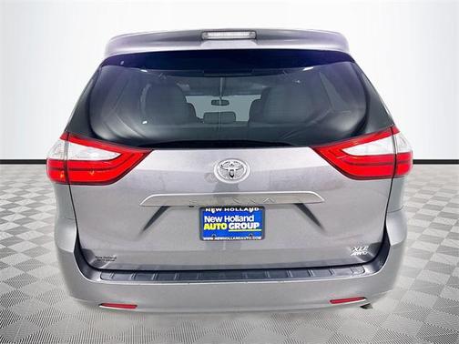 2016 Toyota Sienna XLE