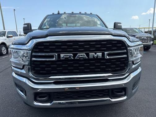 2023 RAM 3500 Tradesman Crew Cab 4x4 8' Box