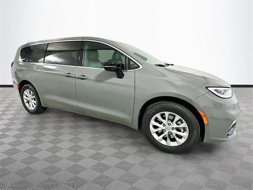 2025 Chrysler Pacifica L