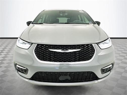 2025 Chrysler Pacifica L