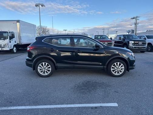 2022 Nissan Rogue Sport SV