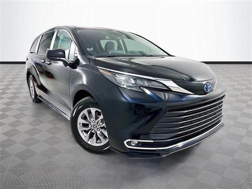 2024 Toyota Sienna XLE
