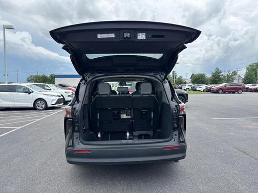 2024 Toyota Sienna XLE
