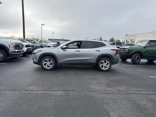 2024 Chevrolet Trax LS