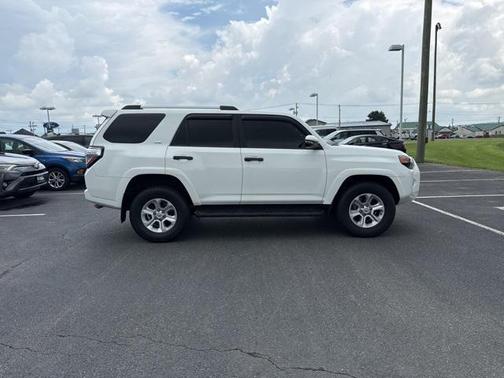 2022 Toyota 4Runner SR5 Premium