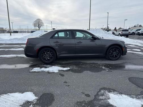 2022 Chrysler 300 Touring
