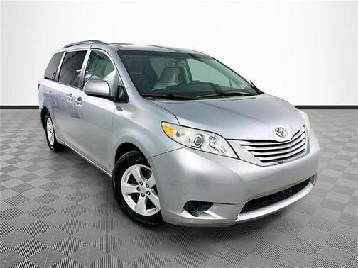 2017 Toyota Sienna LE