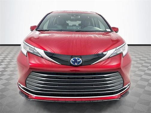 2025 Toyota Sienna Limited 7-Passenger