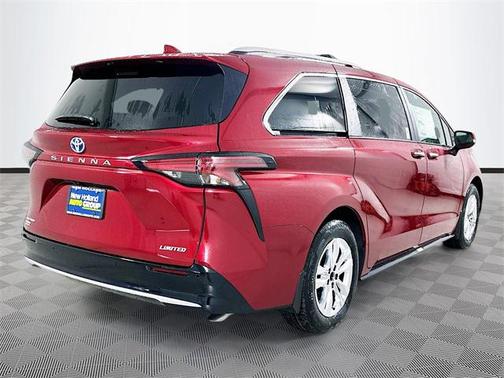 2025 Toyota Sienna Limited 7-Passenger