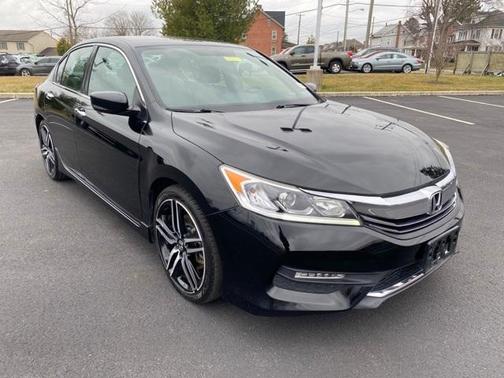 Photo 4 of 40 of 2017 Honda Accord Sport SE