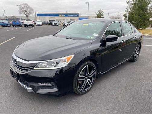 Photo 2 of 40 of 2017 Honda Accord Sport SE