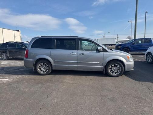 2015 Chrysler Town & Country Touring-L