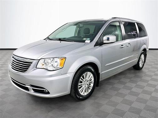 2015 Chrysler Town & Country Touring-L