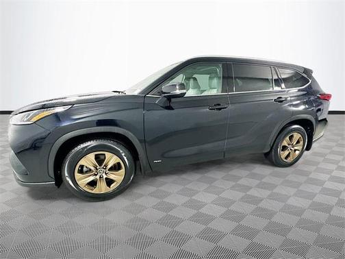 2022 Toyota Highlander Hybrid XLE