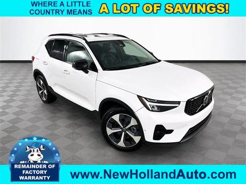 2023 Volvo XC40 B5 Plus Dark Theme