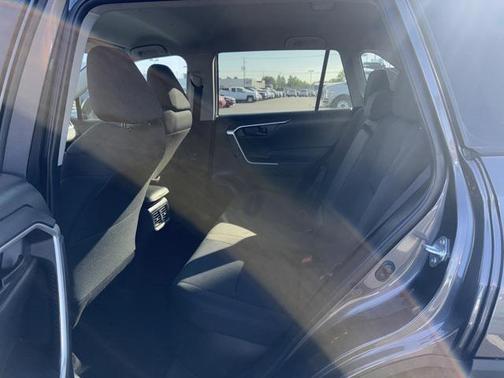 2022 Toyota RAV4 Hybrid LE
