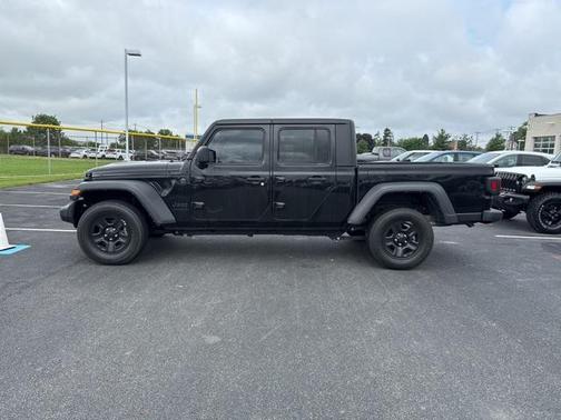 2022 Jeep Gladiator Sport