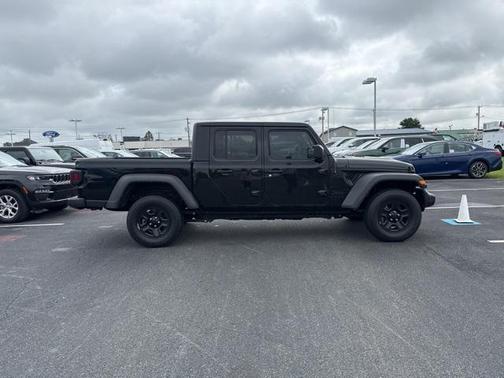 2022 Jeep Gladiator Sport
