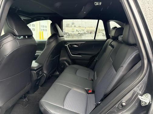 2020 Toyota RAV4 Hybrid SE