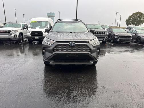 2020 Toyota RAV4 Hybrid SE