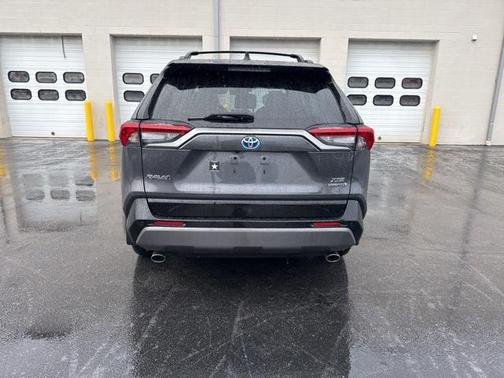 2020 Toyota RAV4 Hybrid SE