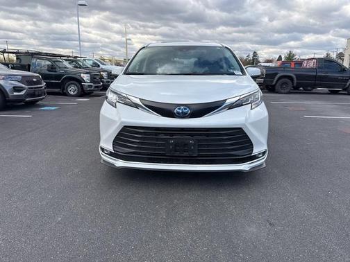 2022 Toyota Sienna XLE