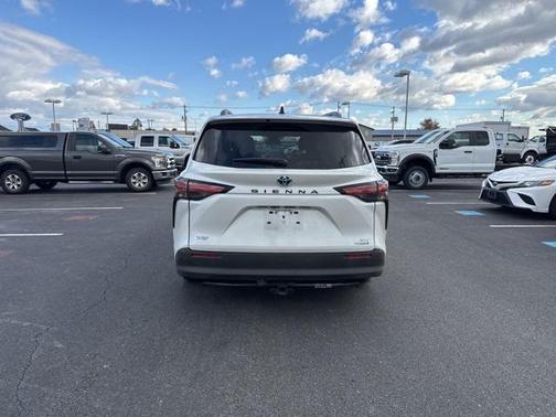 2022 Toyota Sienna XLE