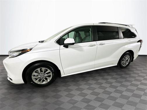 2022 Toyota Sienna XLE