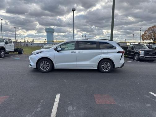 2022 Toyota Sienna XLE