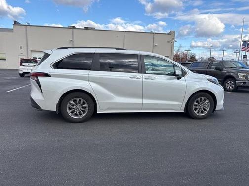 2022 Toyota Sienna XLE